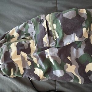 Camouflage Shorts with Zipper Pockets